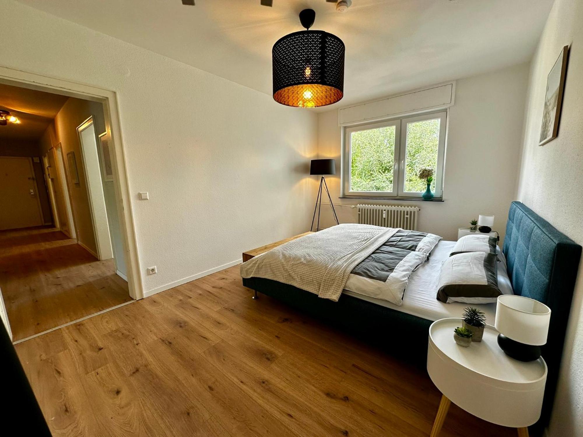 Ka-city, 3 Zi, 75qm, Parken, Balkon, Wlan, Netflix Ruhige Lage Apartamento *