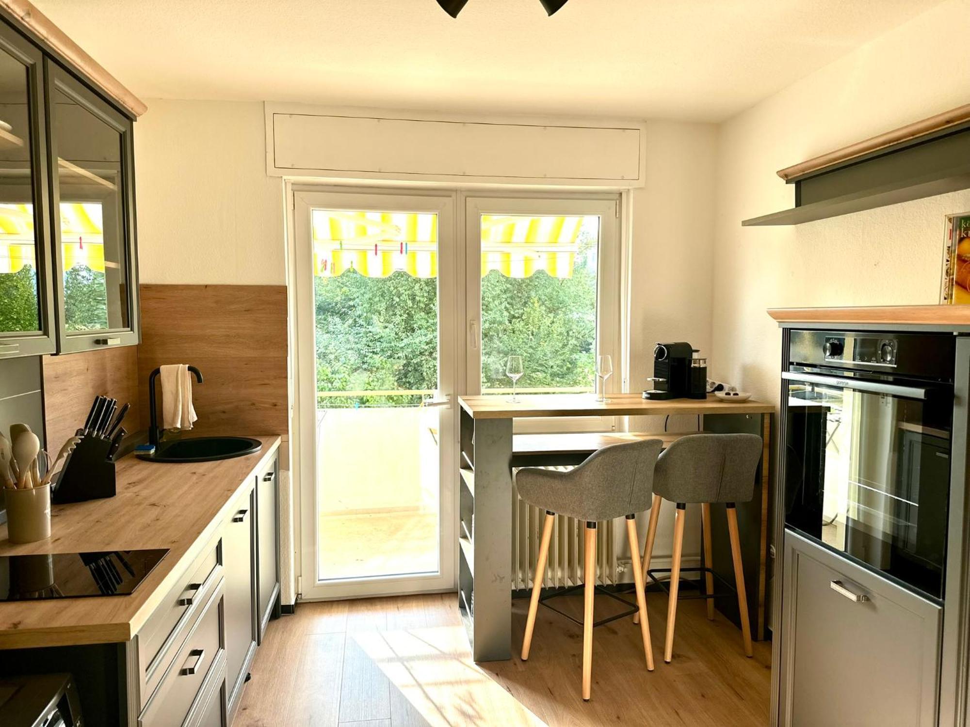 Ka-city, 3 Zi, 75qm, Parken, Balkon, Wlan, Netflix Ruhige Lage * Karlsruhe